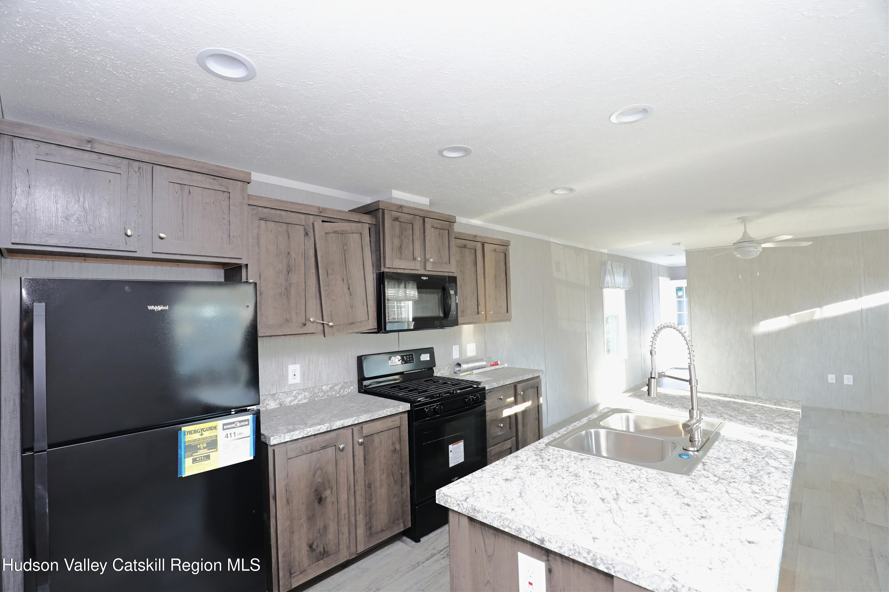 414 Joslen Boulevard 1