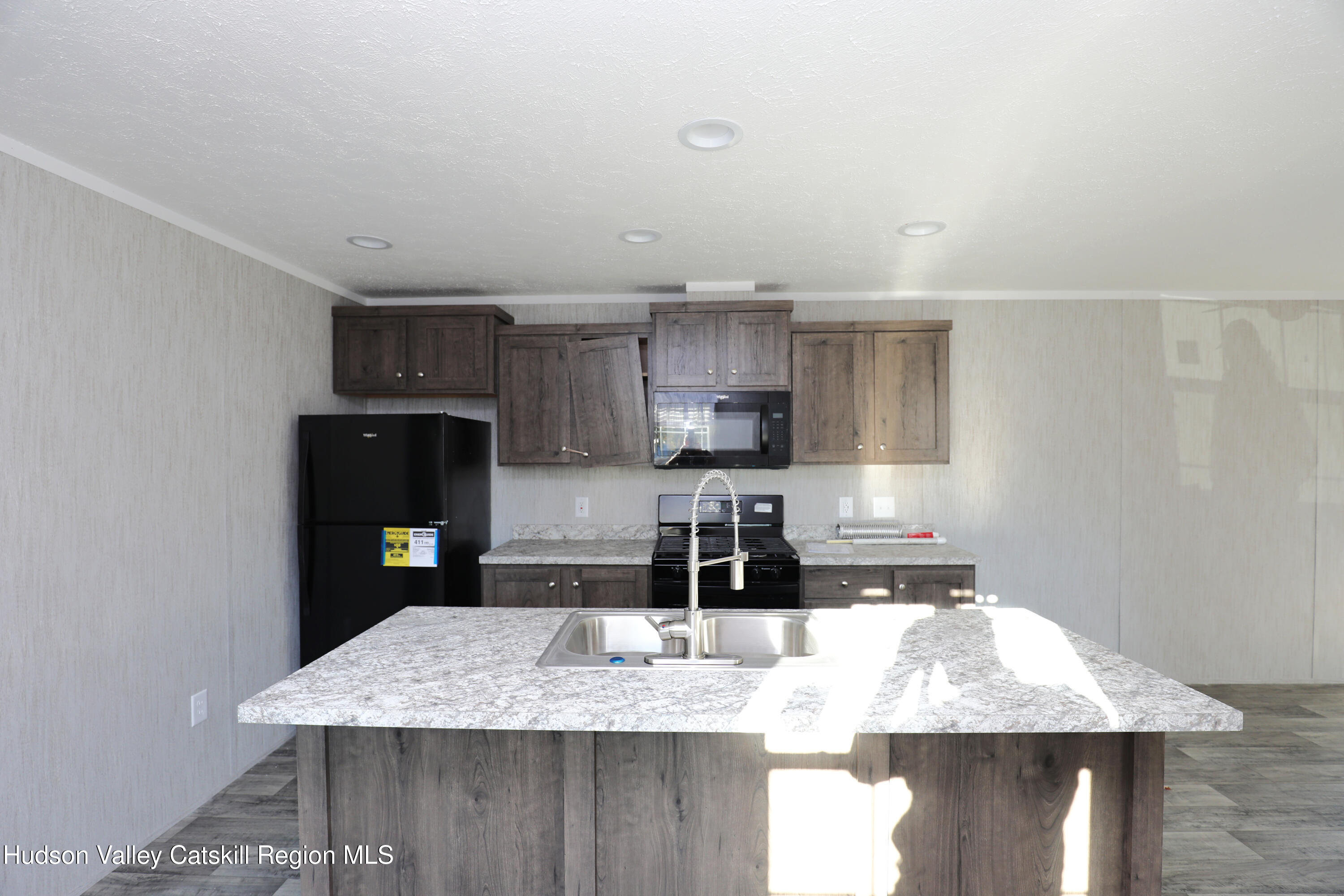 414 Joslen Boulevard 1
