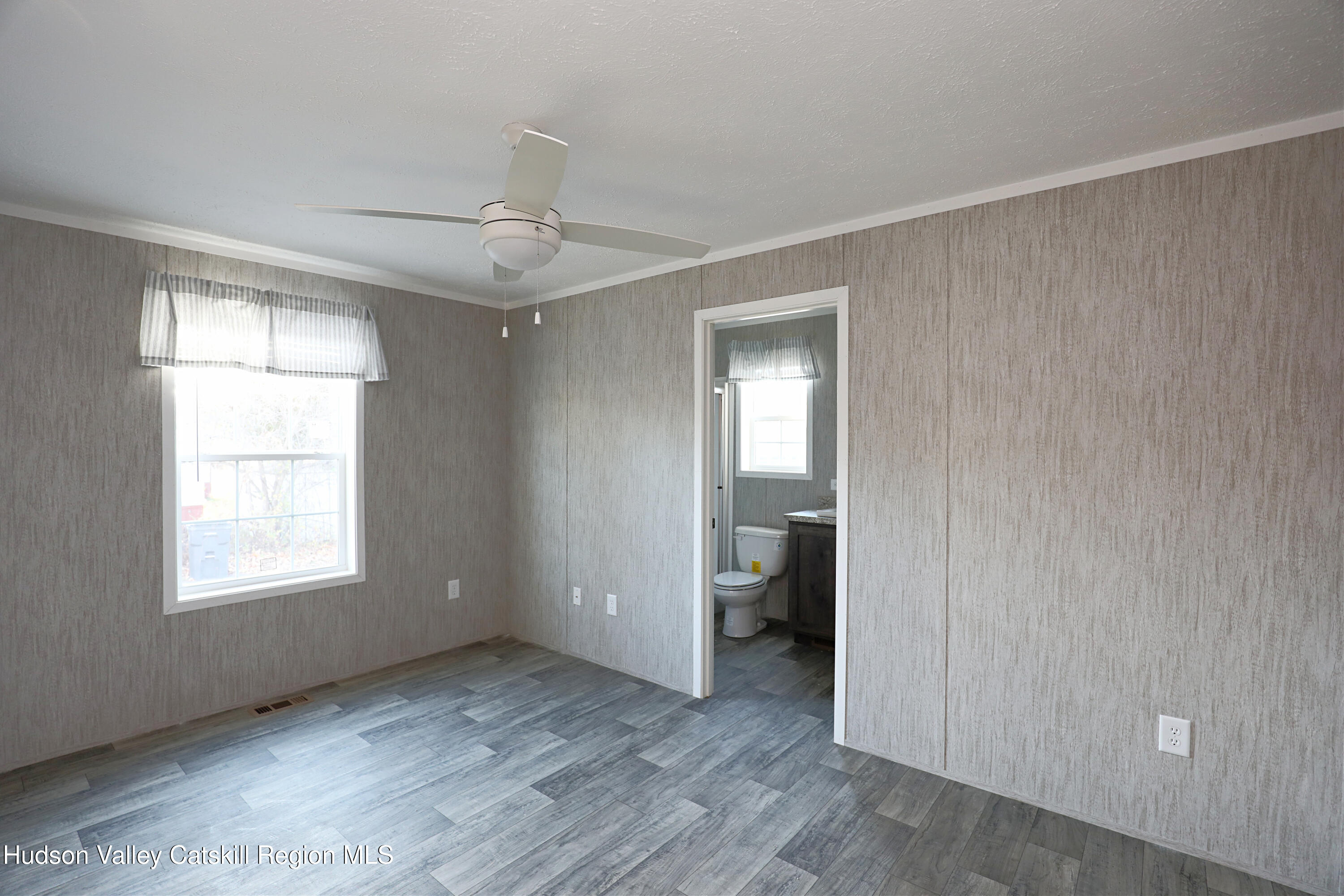 414 Joslen Boulevard 1