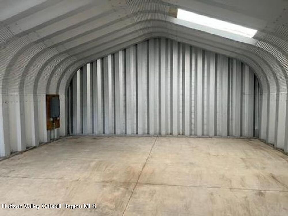 414 Joslen Boulevard, Garage