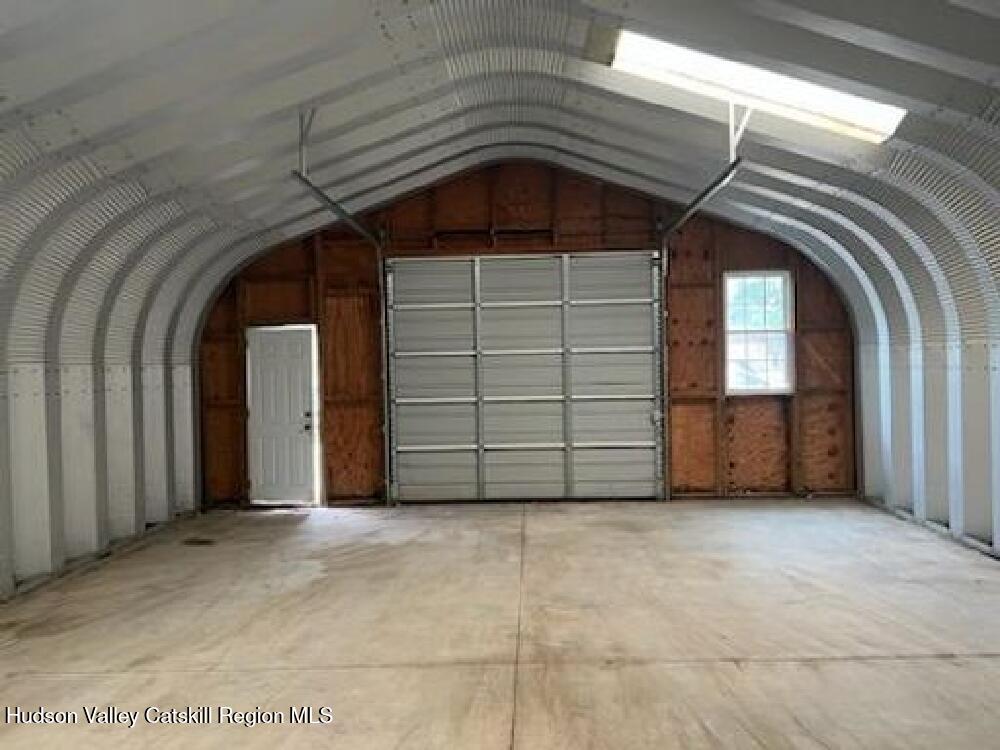 414 Joslen Boulevard, Garage