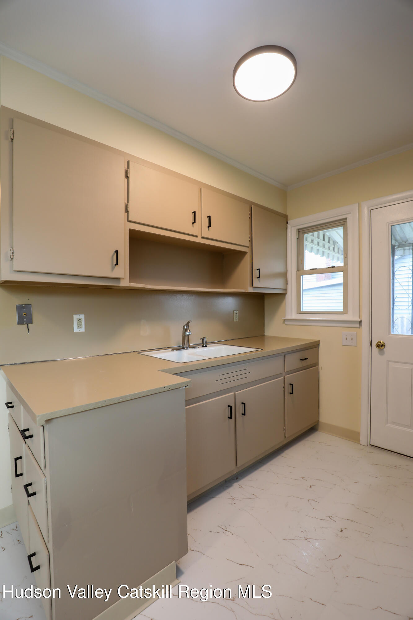 11 Mountain View Avenue