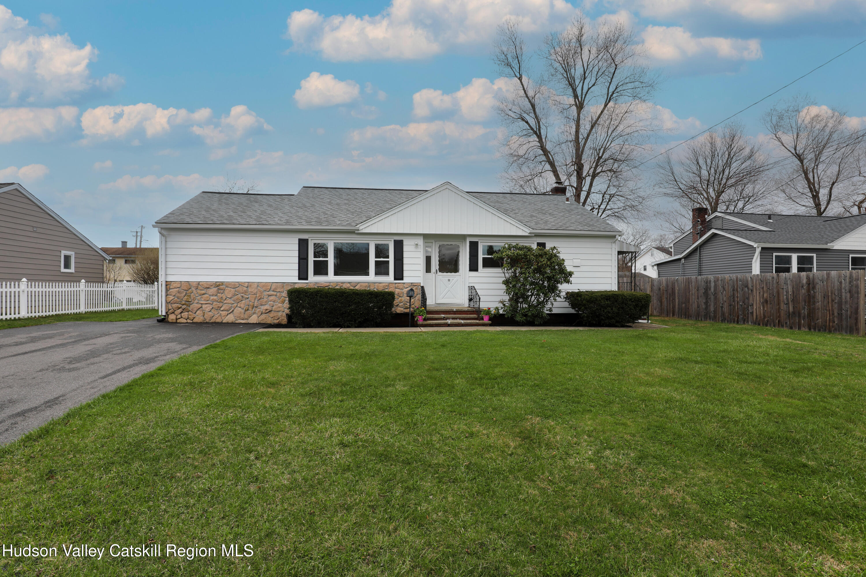 11 Mountain View Avenue