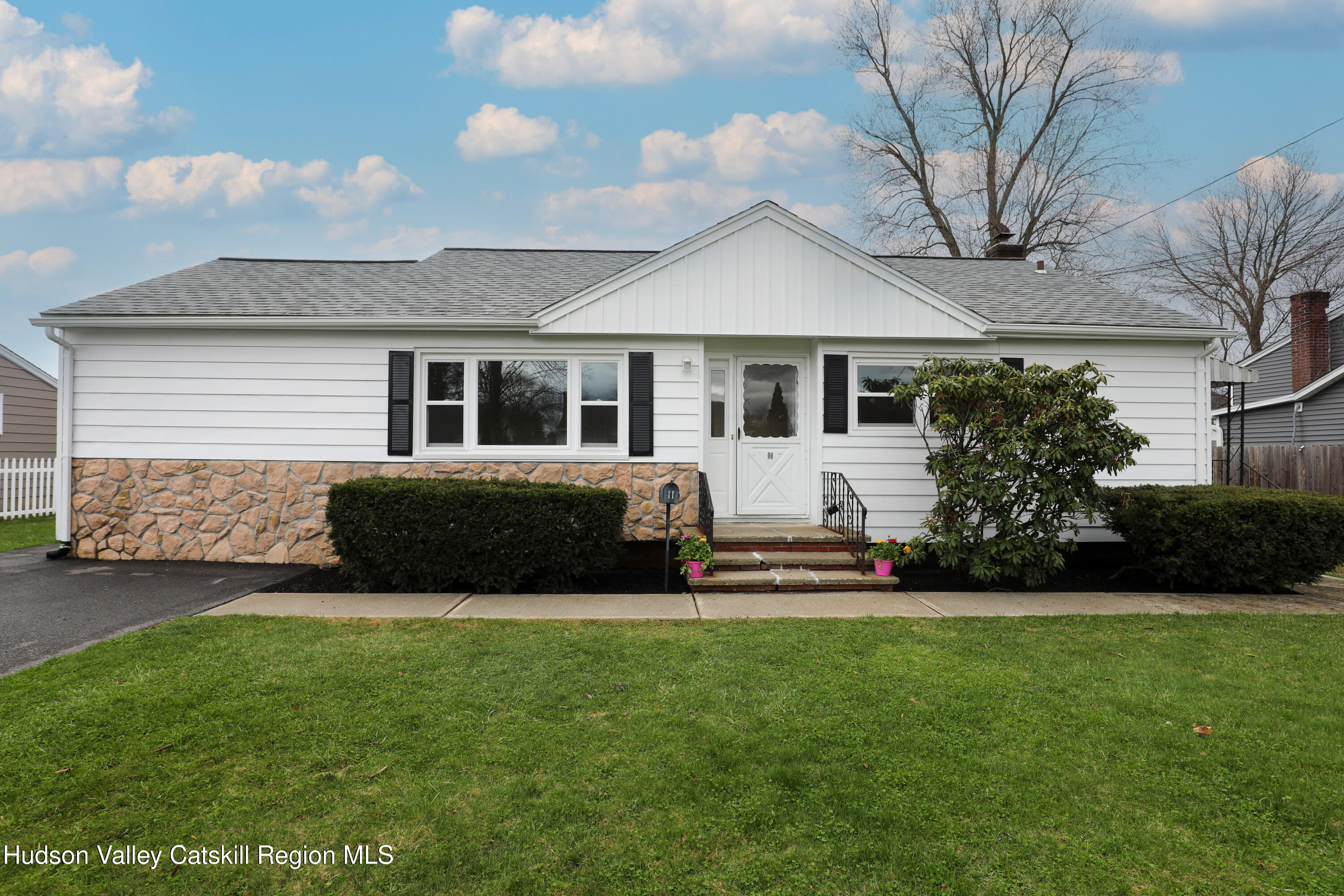 11 Mountain View Avenue