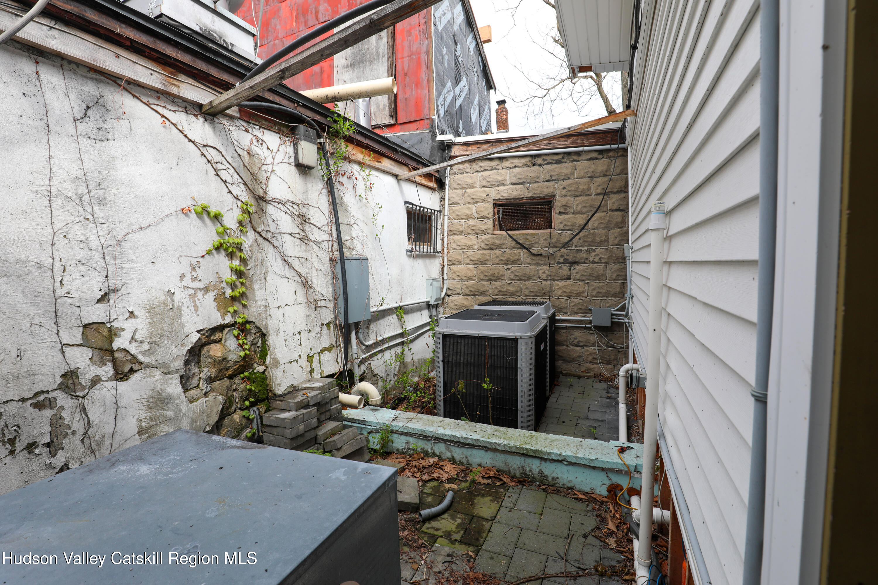 44 N Front Street