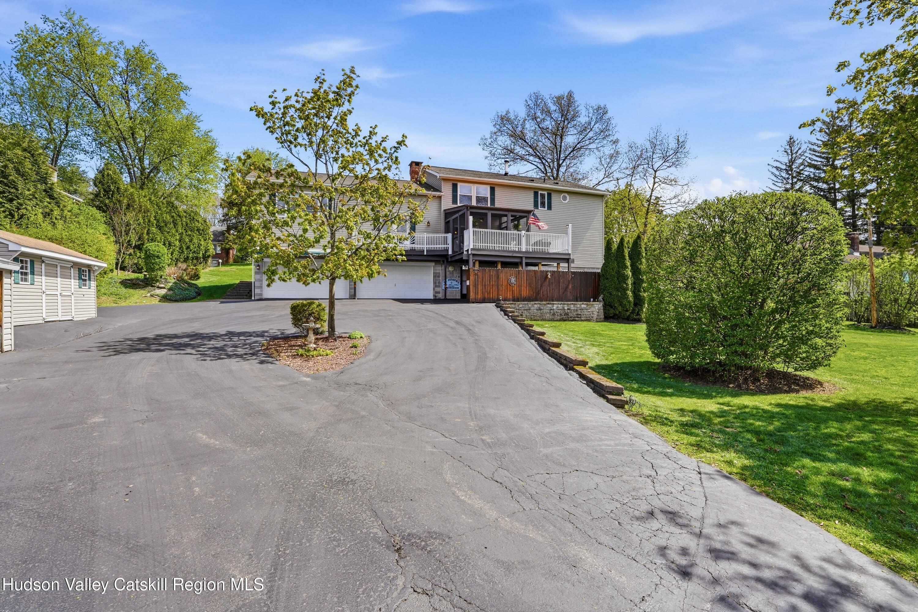 496 Mountain View Avenue