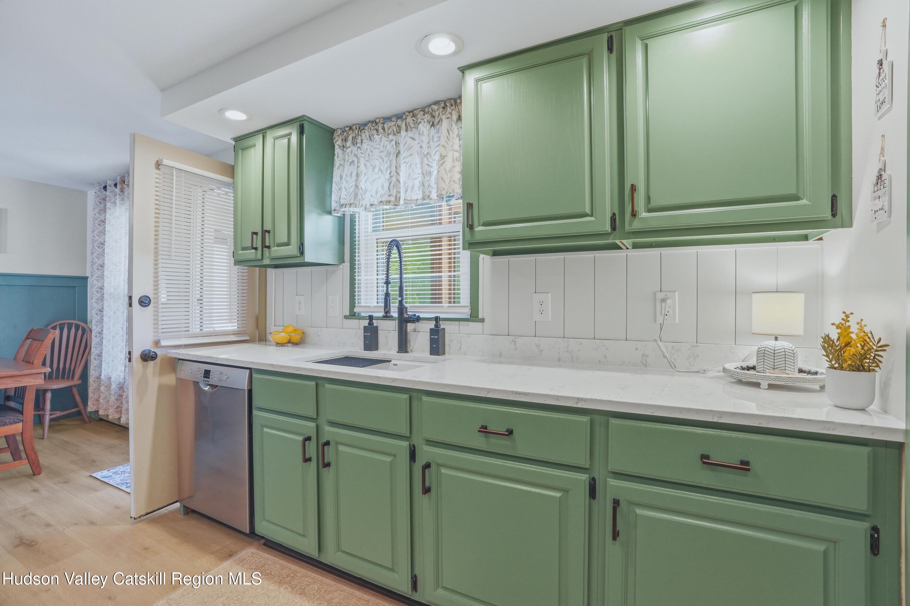 113 W Chestnut Street