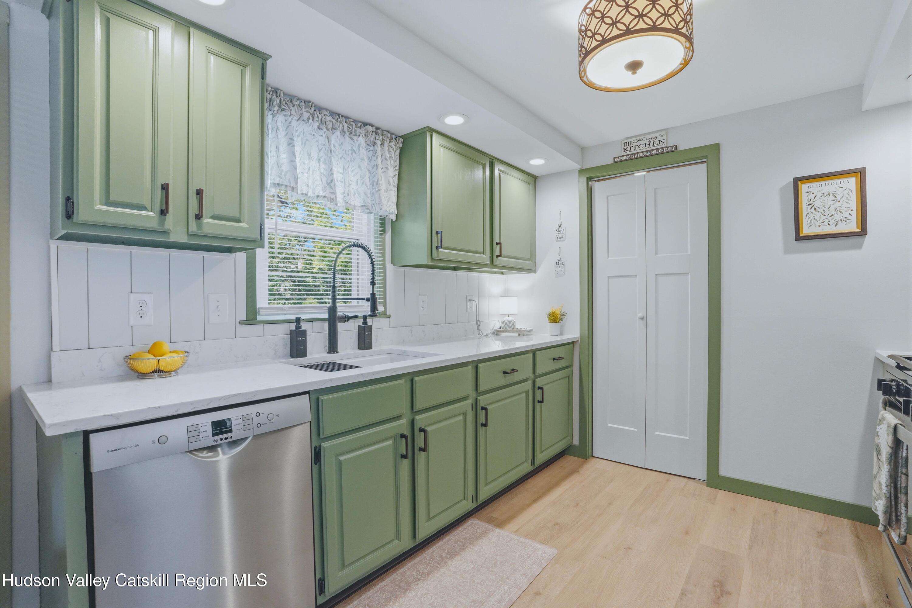 113 W Chestnut Street
