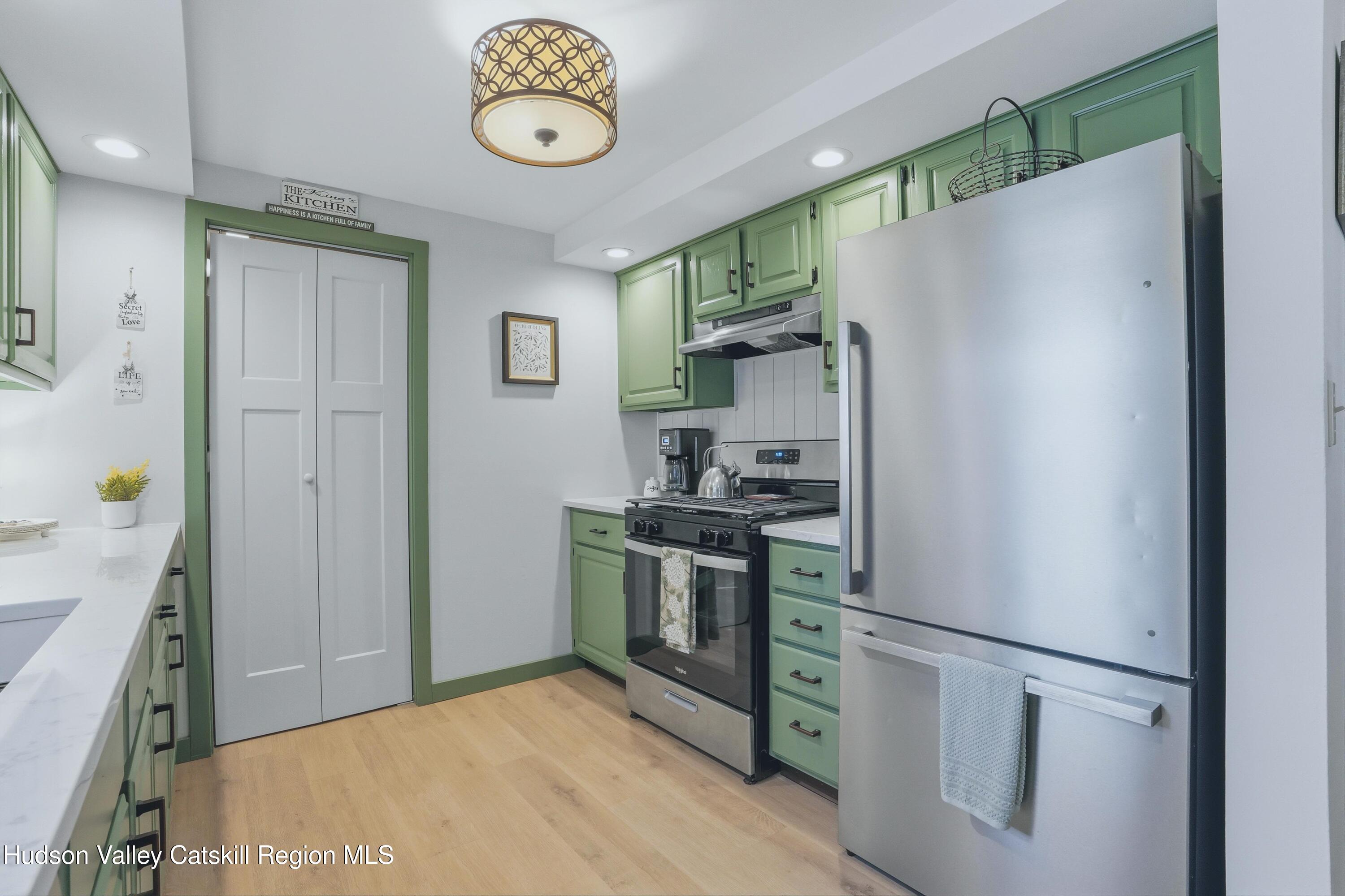 113 W Chestnut Street