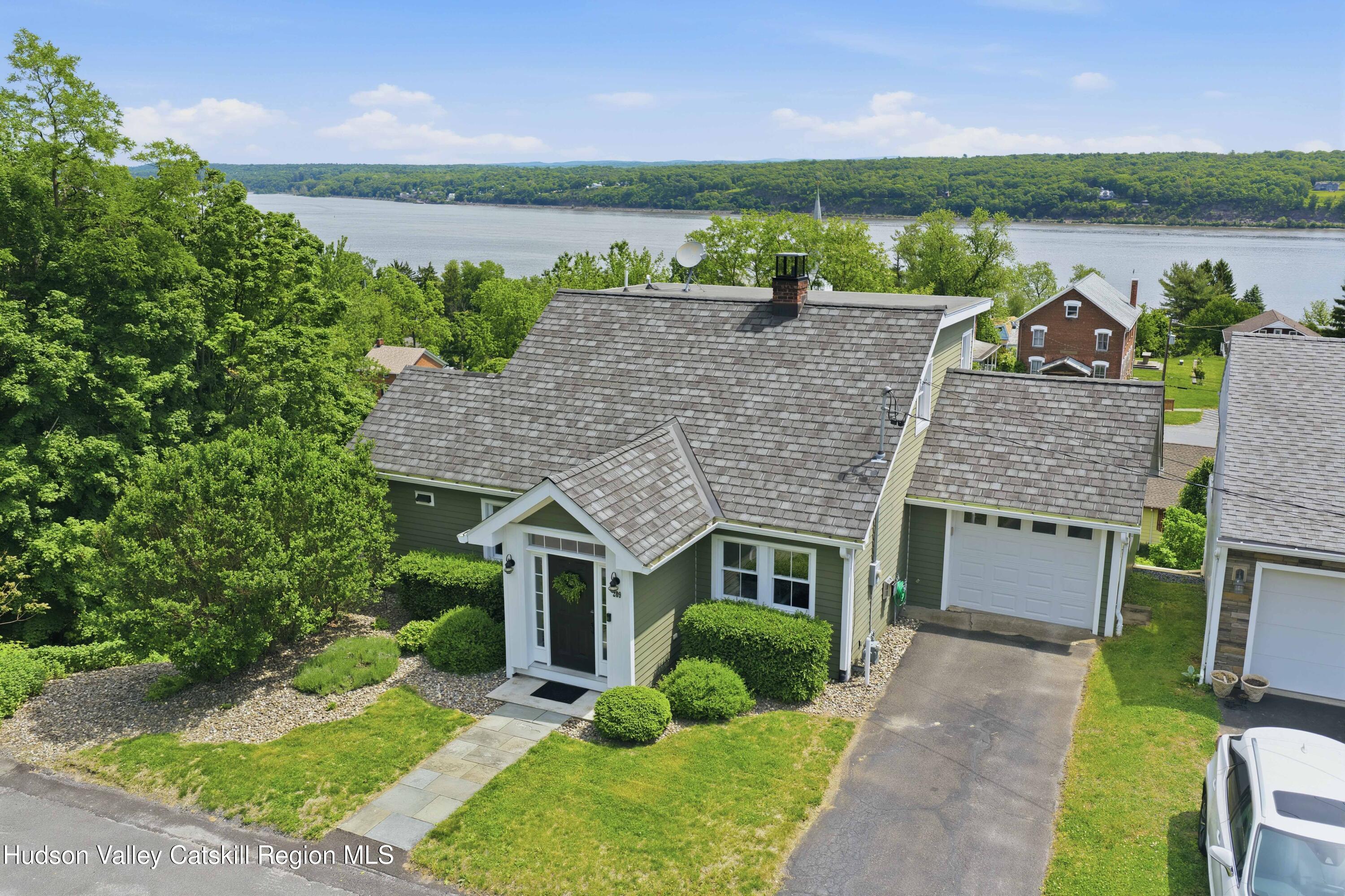 209 Sackett Street