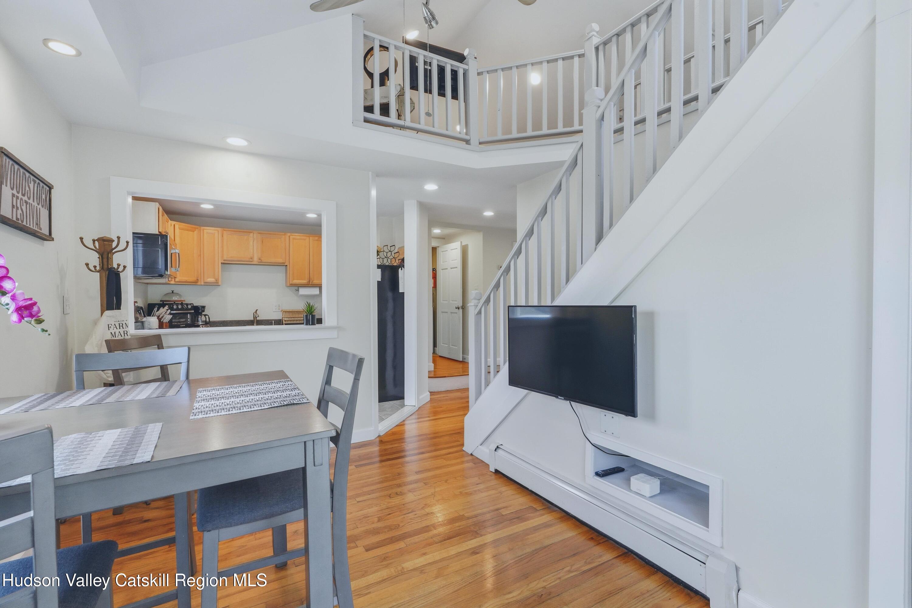 28 Railroad Avenue