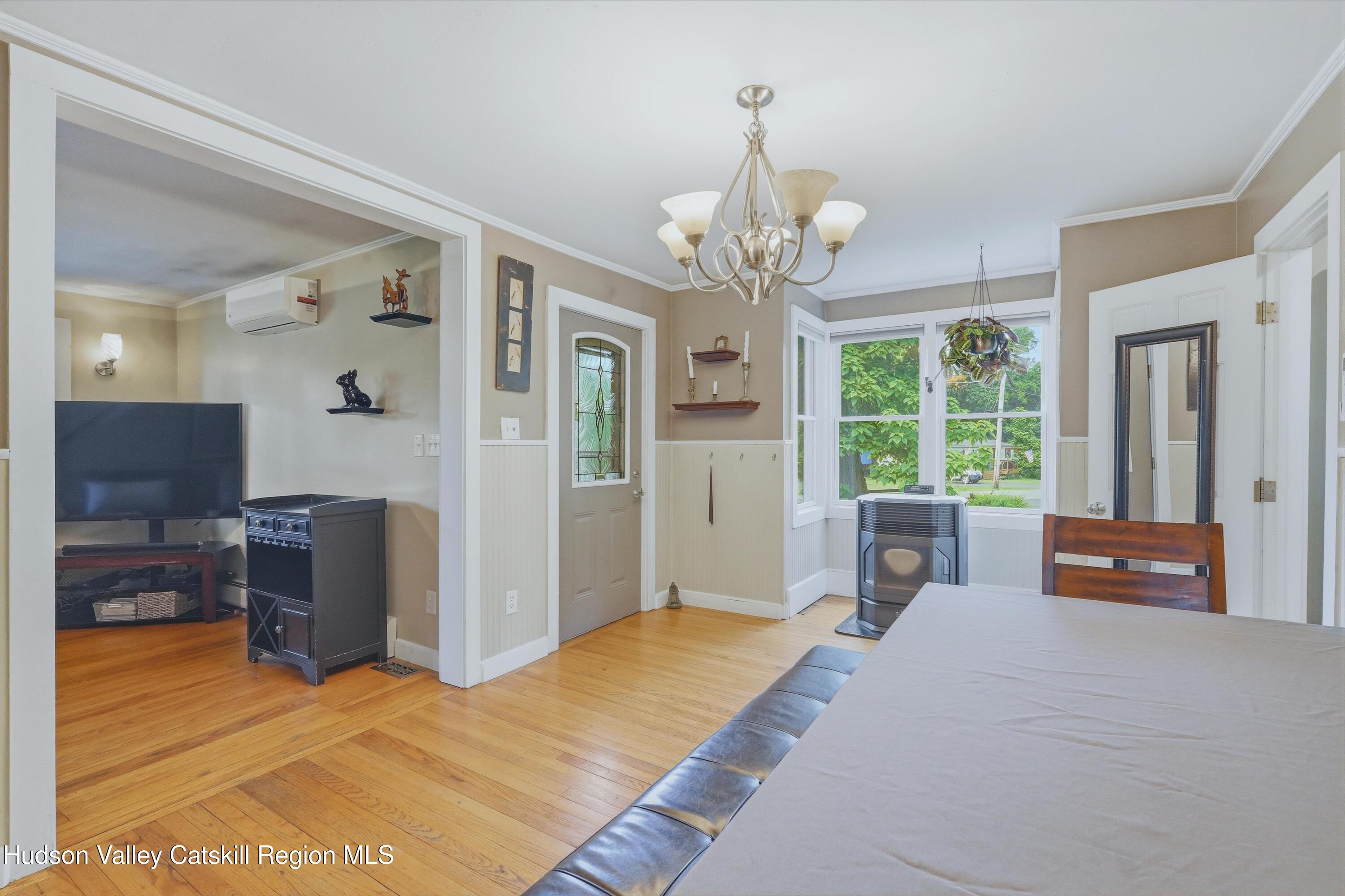 28 Railroad Avenue