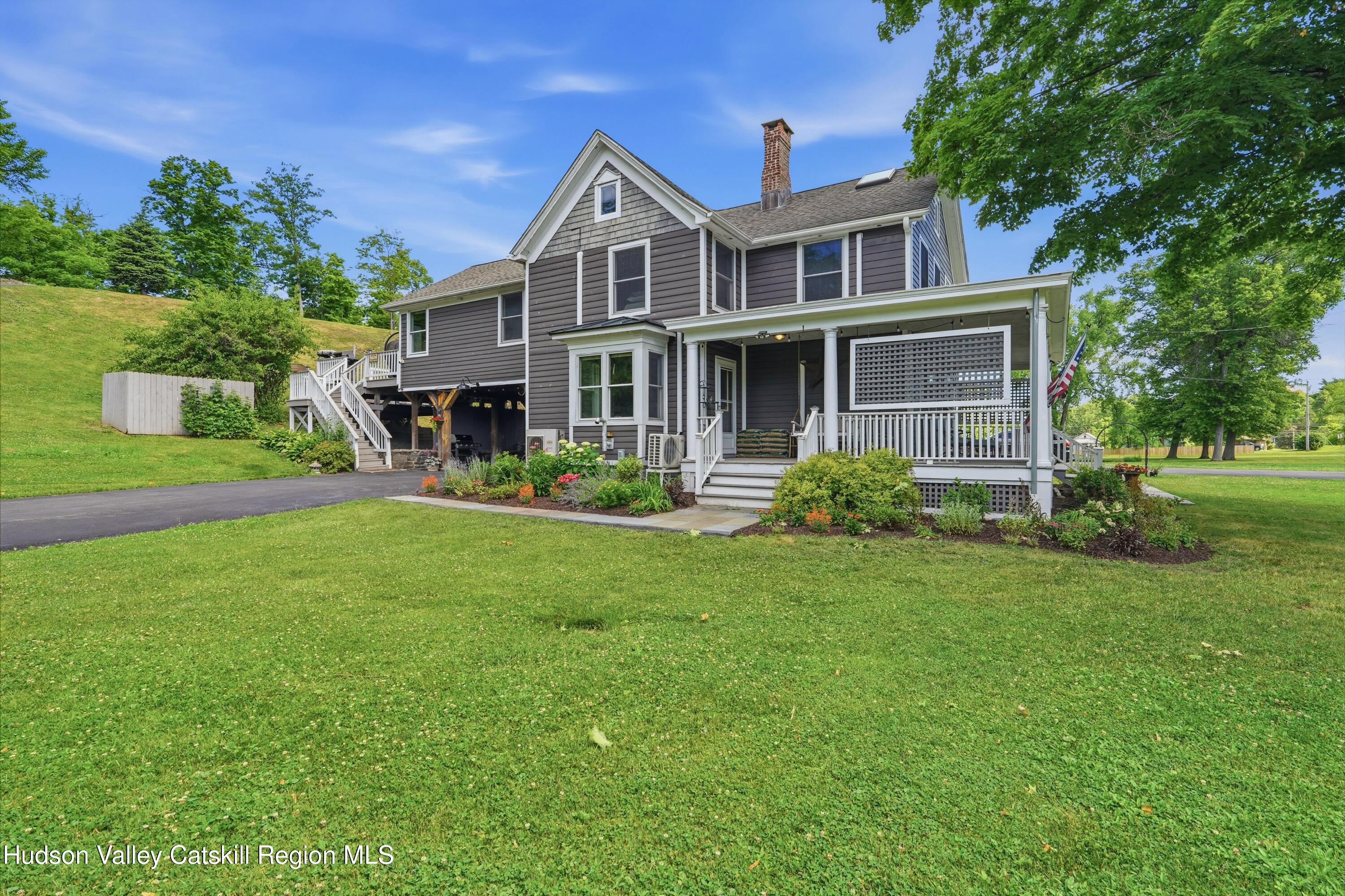 28 Railroad Avenue
