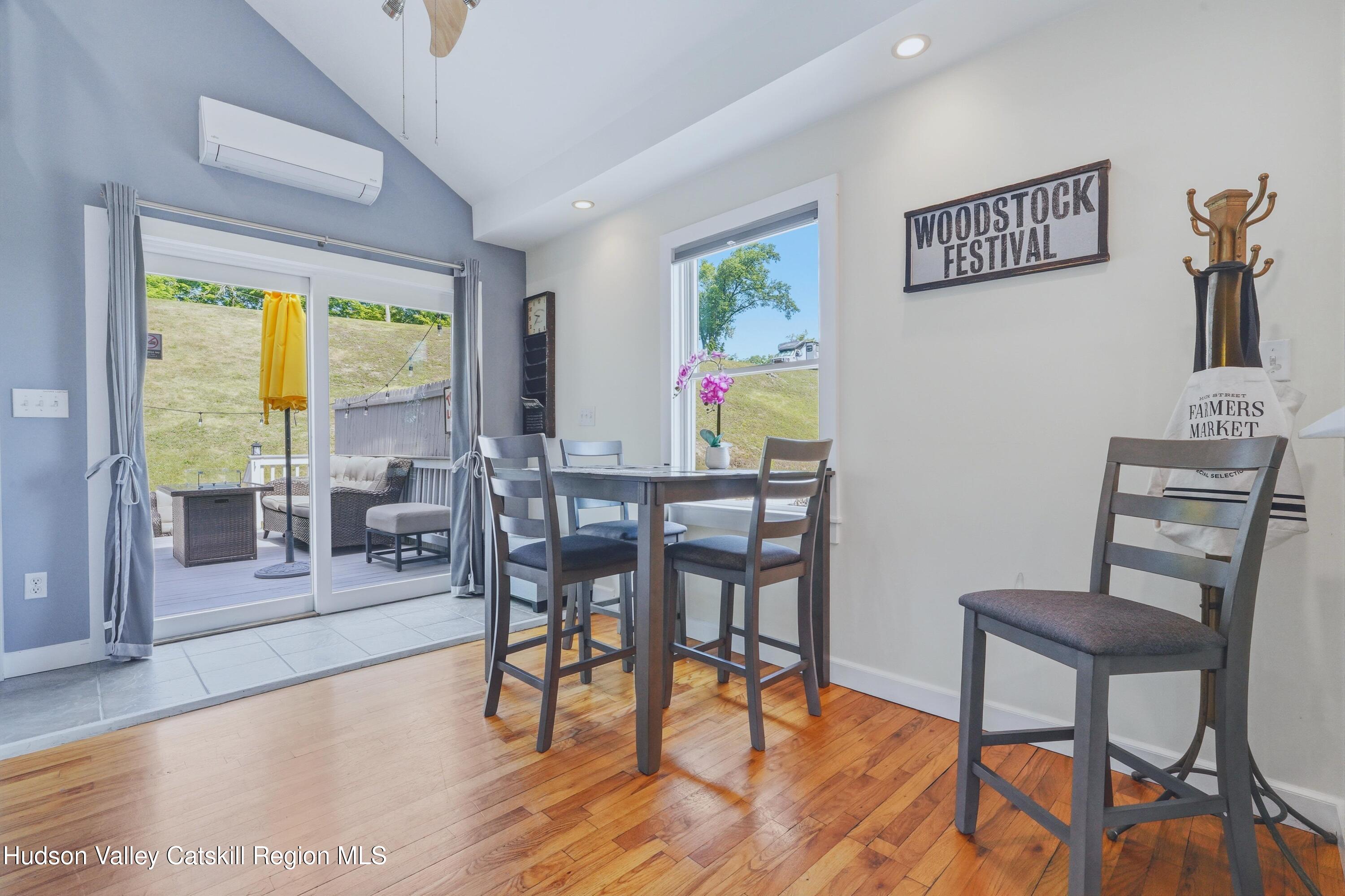 28 Railroad Avenue