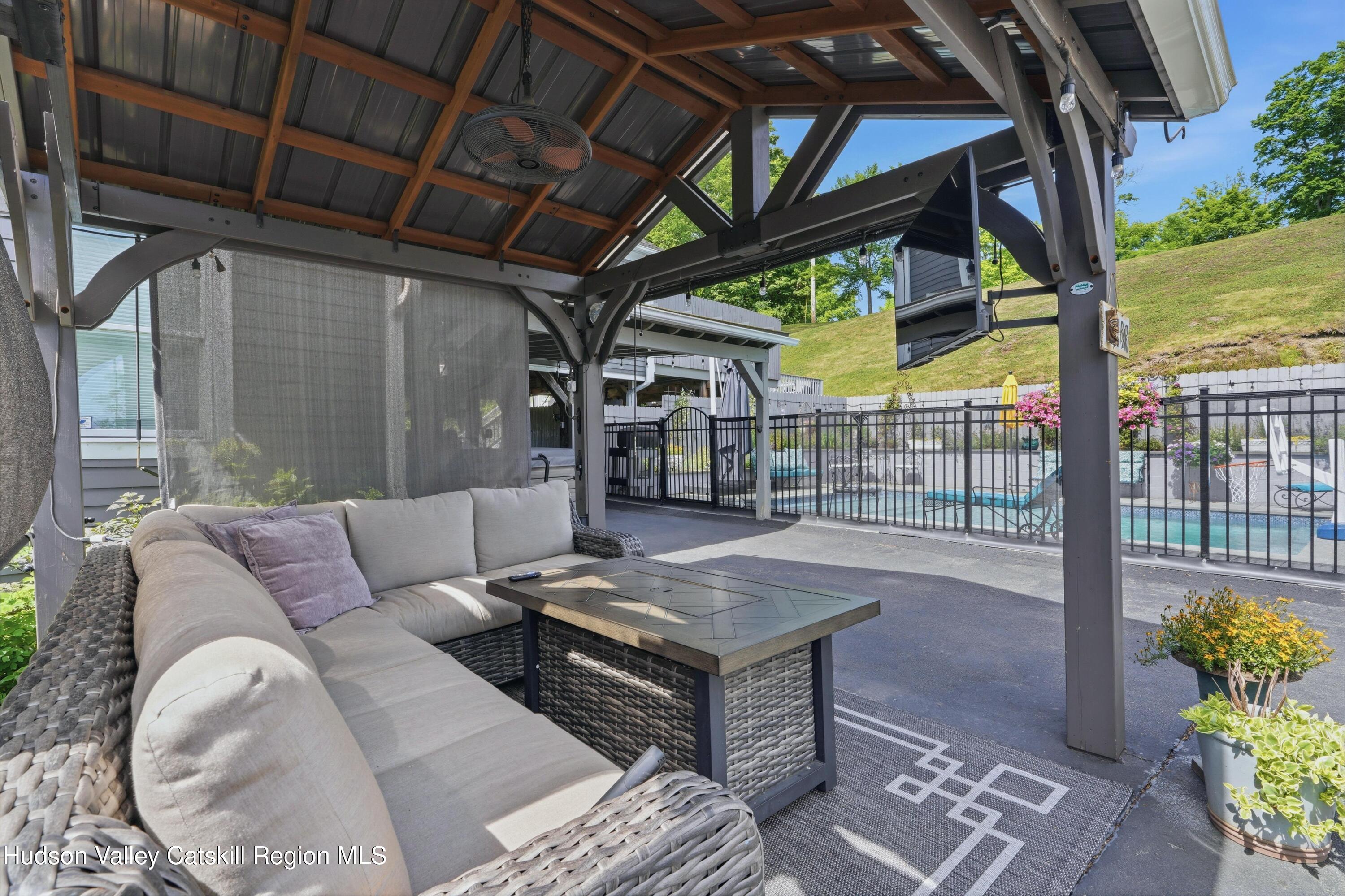 28 Railroad Avenue