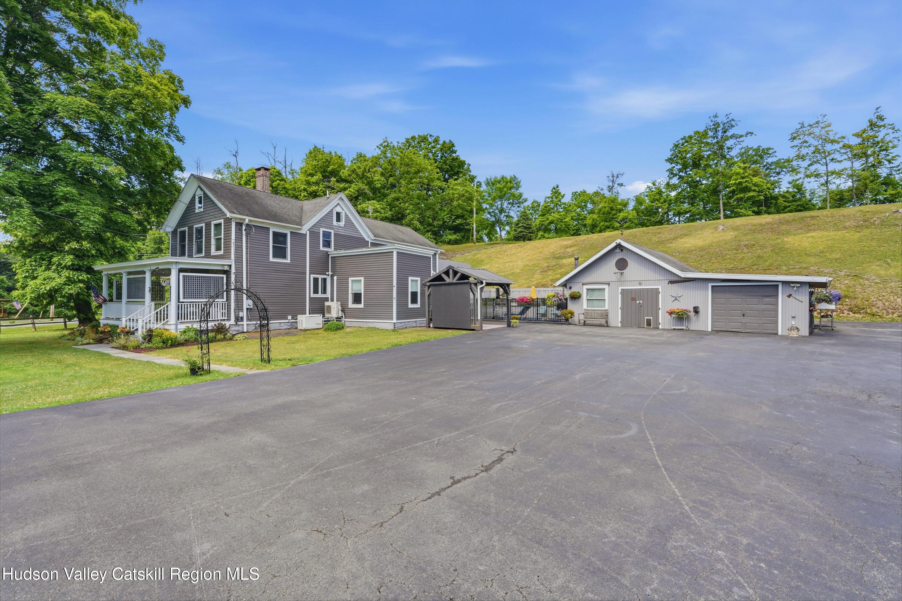 28 Railroad Avenue