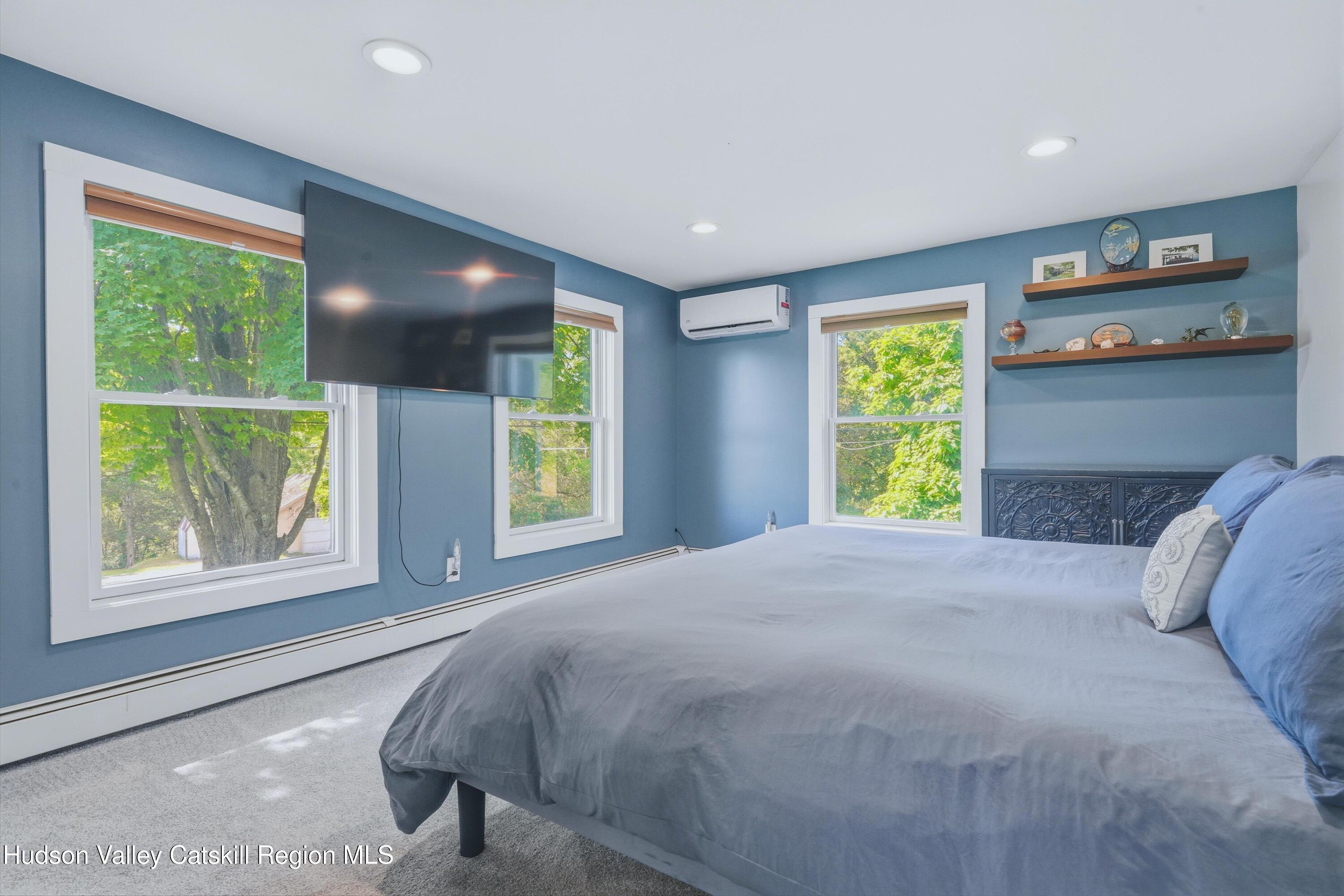 28 Railroad Avenue