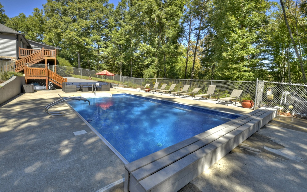 250 Crestlawn Drive
