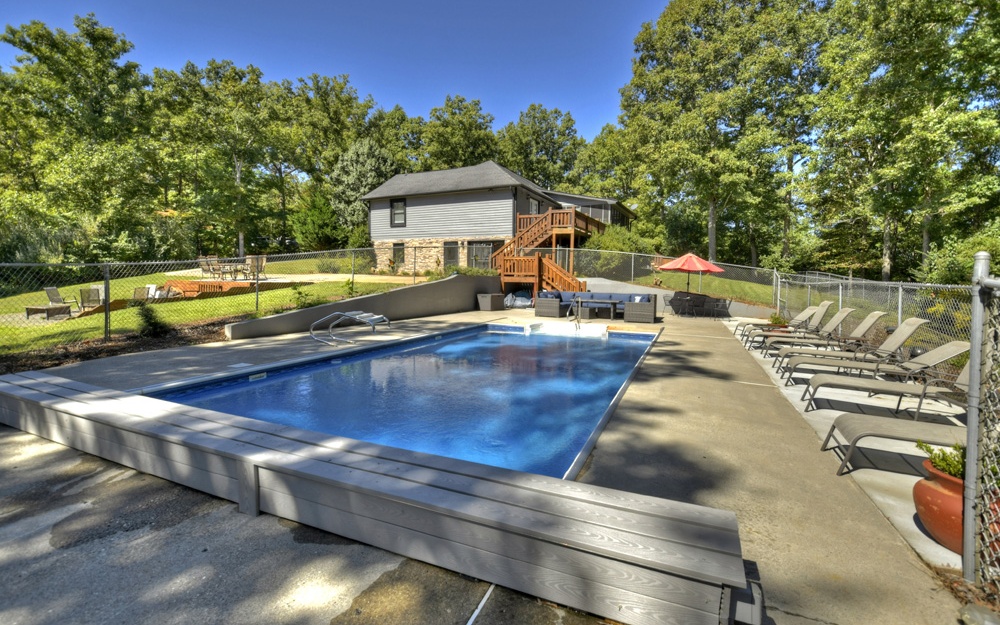 250 Crestlawn Drive