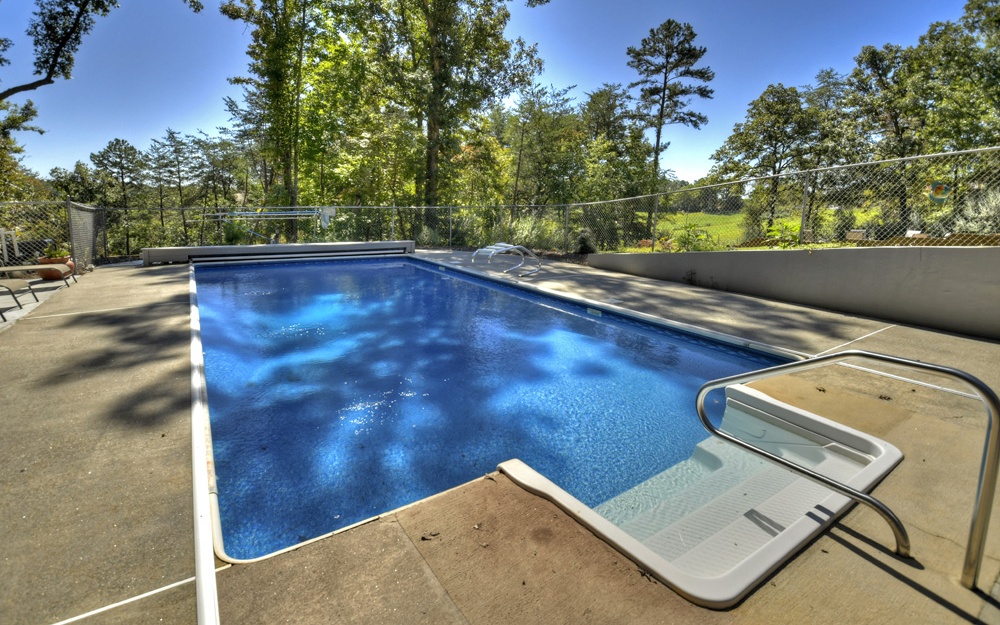 250 Crestlawn Drive