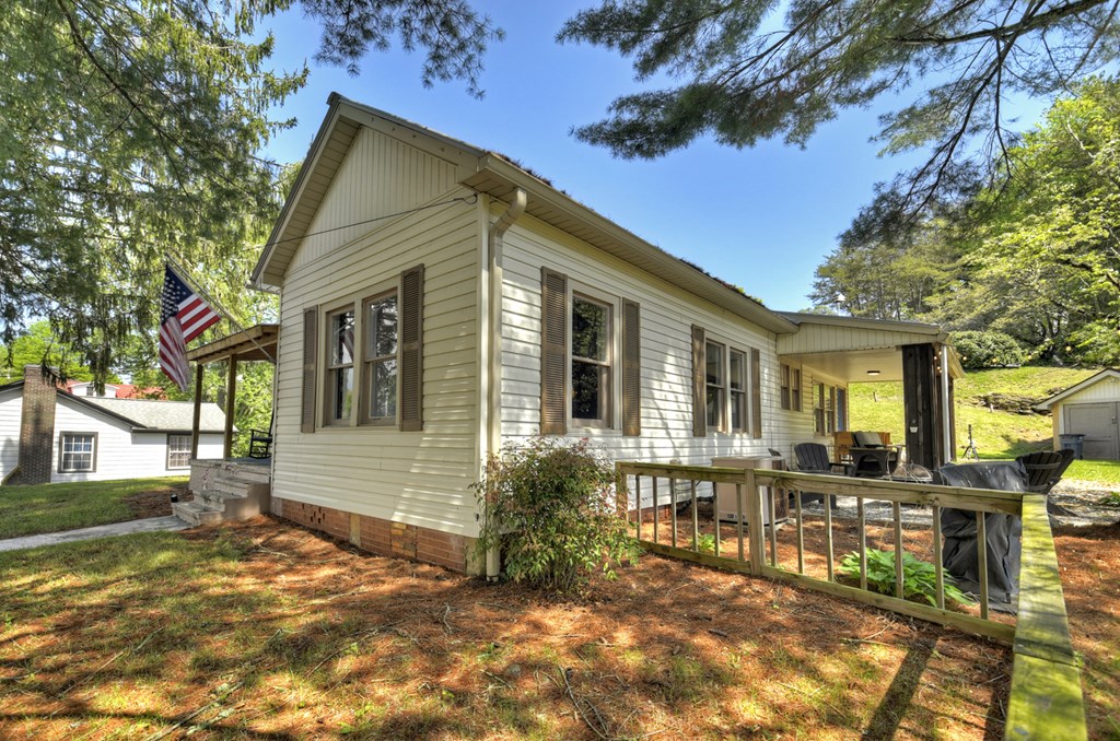 102 Riverview Street