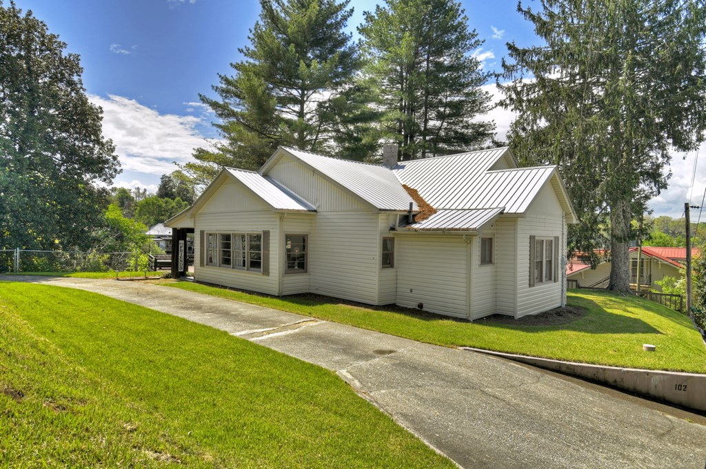 102 Riverview Street