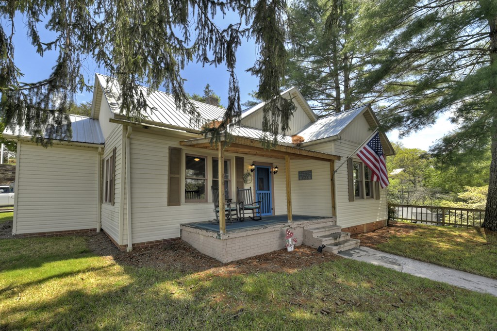 102 Riverview Street