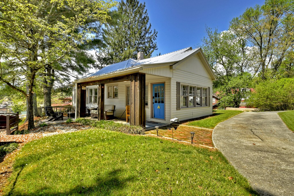 102 Riverview Street