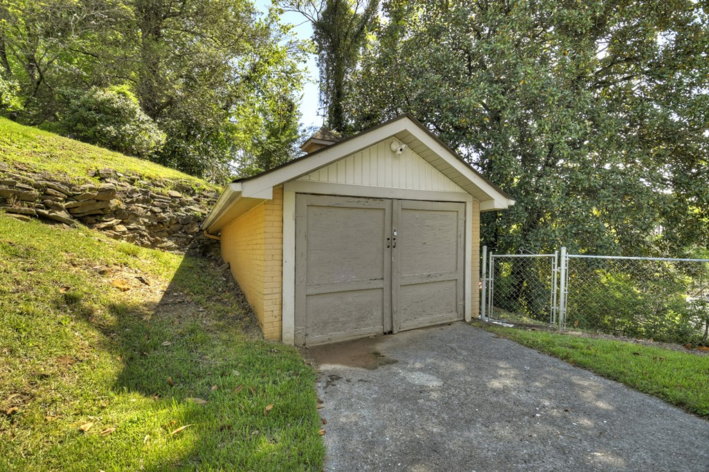 102 Riverview Street