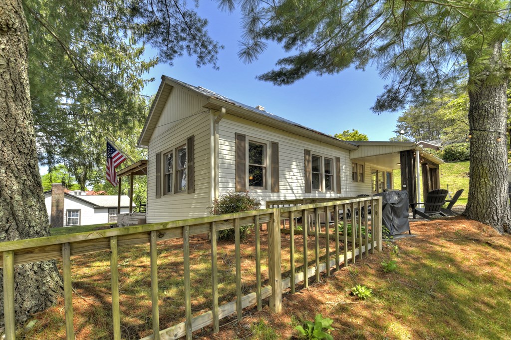 102 Riverview Street