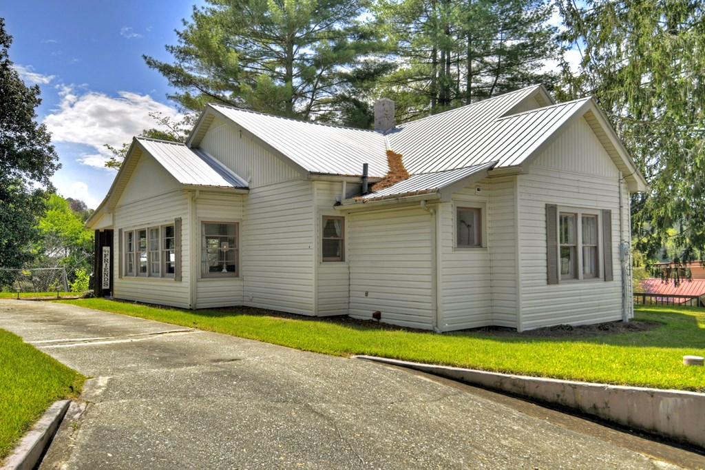 102 Riverview Street