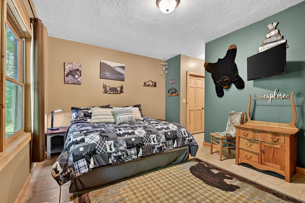 979 Cherokee Lane