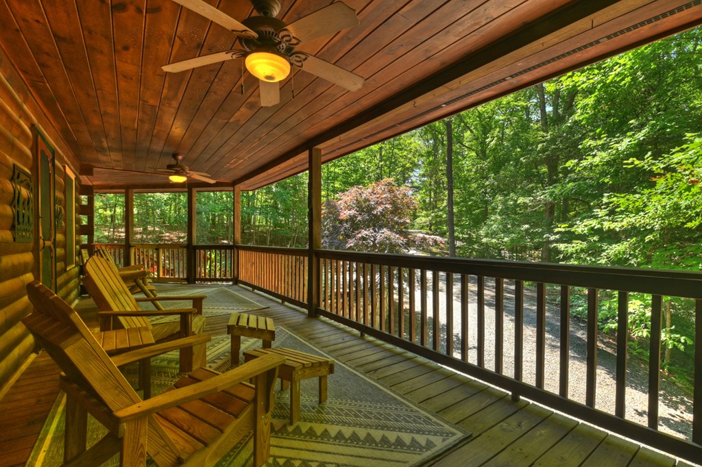 979 Cherokee Lane