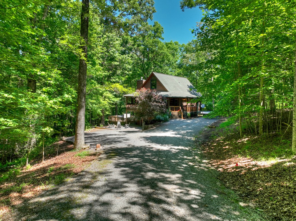 979 Cherokee Lane