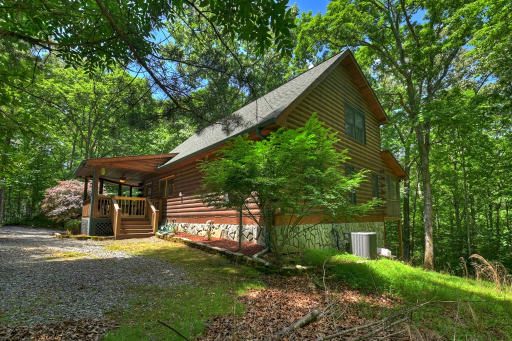 979 Cherokee Lane