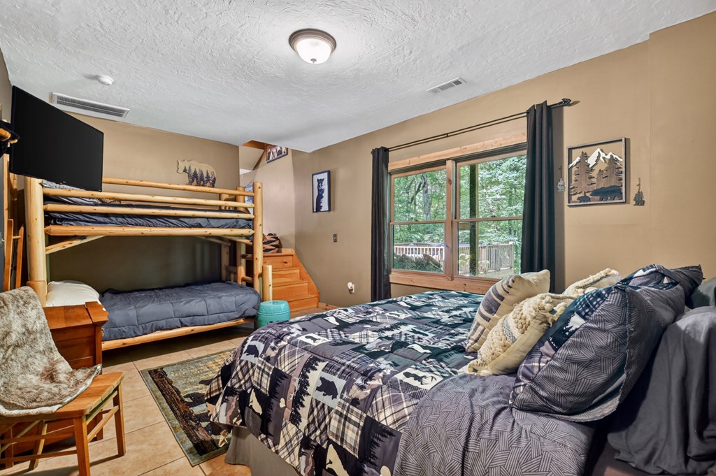 979 Cherokee Lane