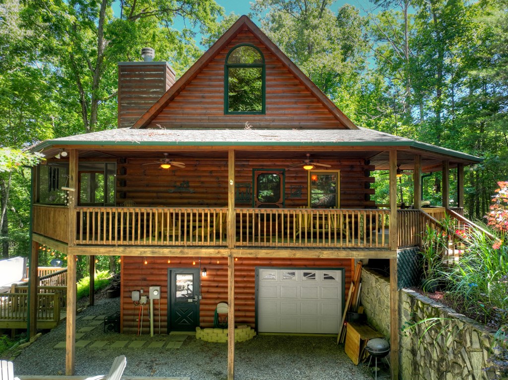 979 Cherokee Lane