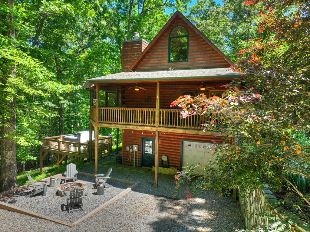 979 Cherokee Lane