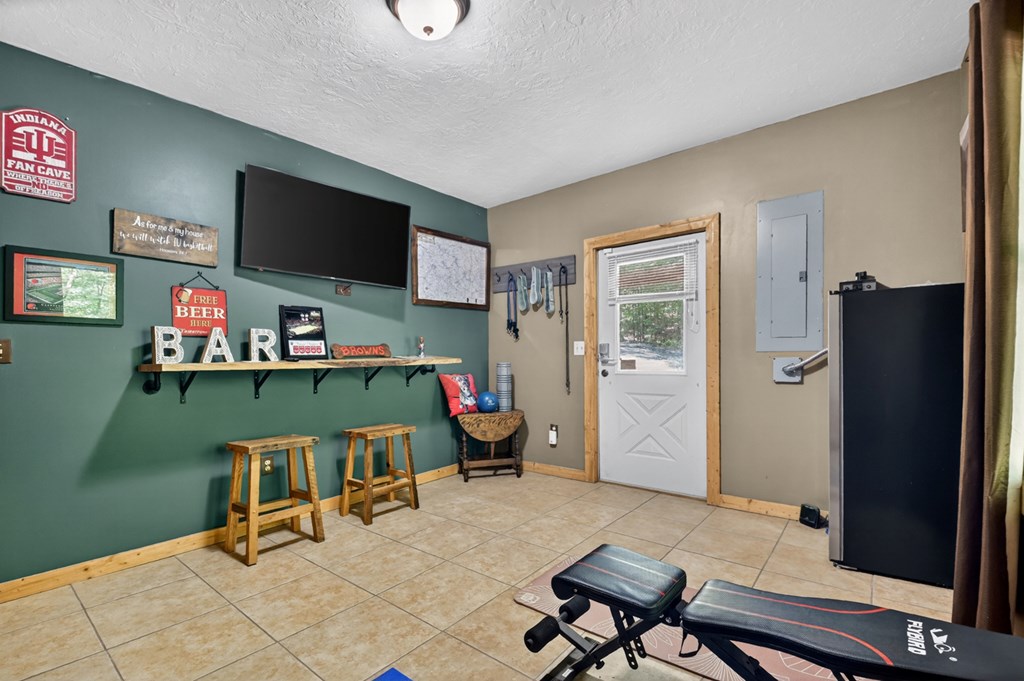 979 Cherokee Lane