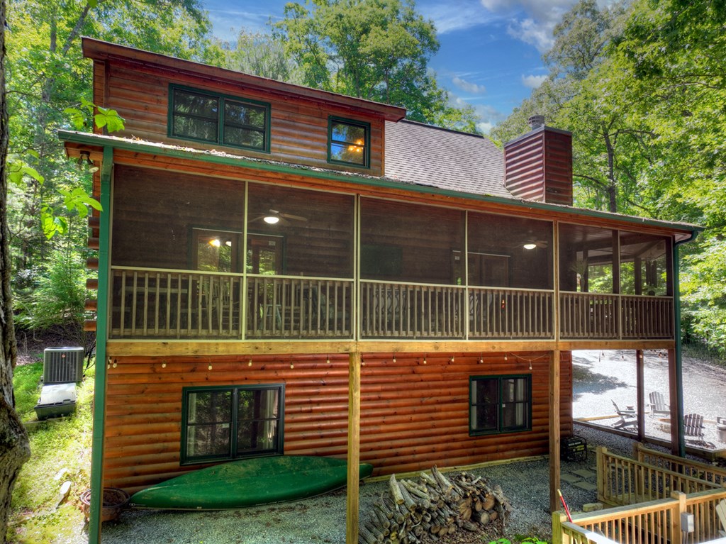 979 Cherokee Lane
