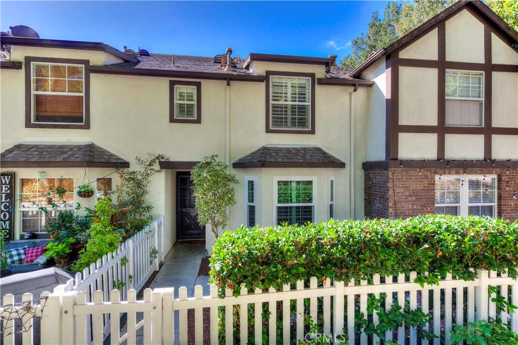 87 Three Vines Court
