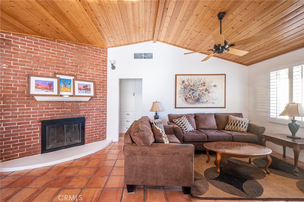 615 N Paseo De Anza