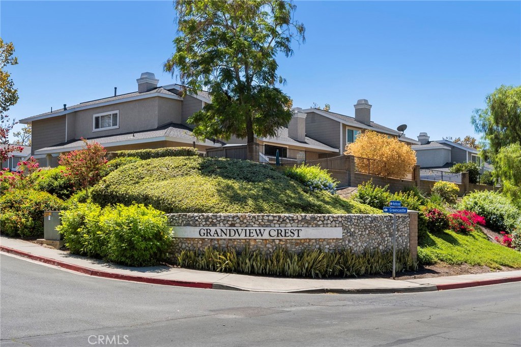 22262 Summit Hill