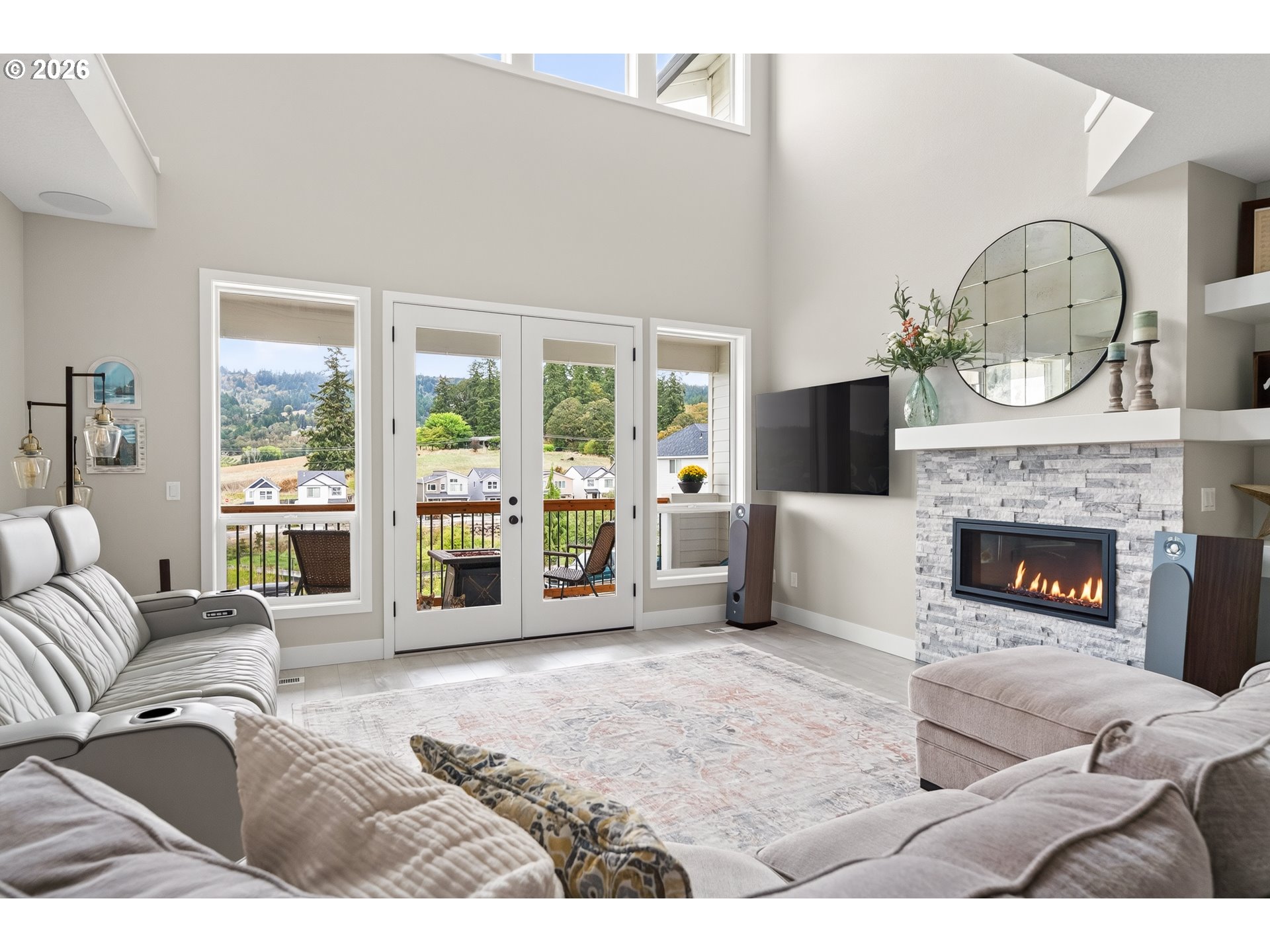 128 E TAYLOR DR
