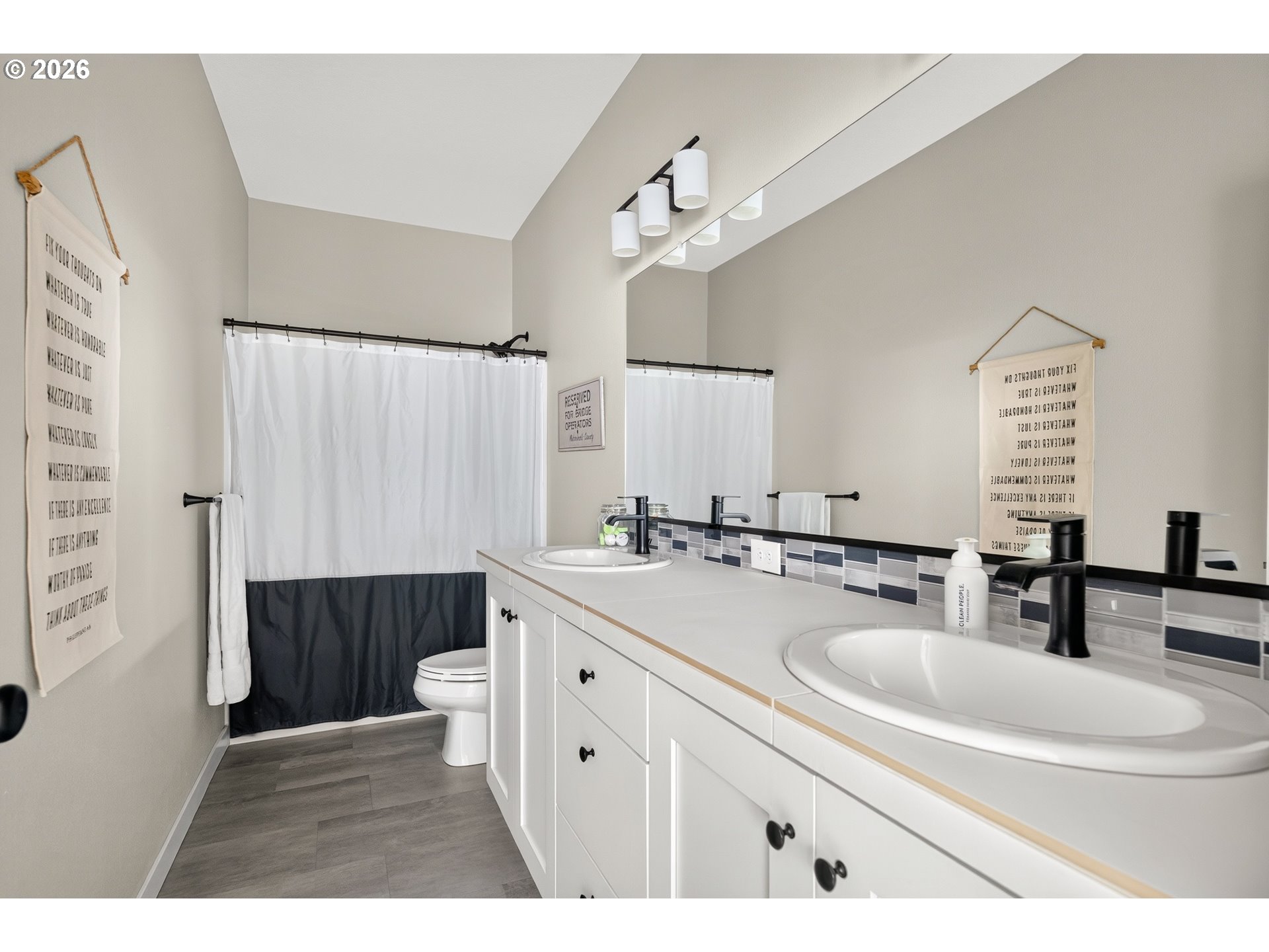 128 E TAYLOR DR