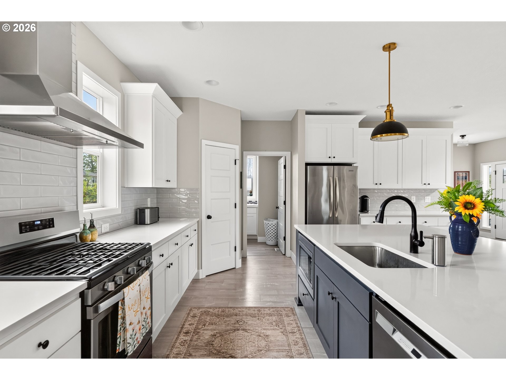 128 E TAYLOR DR