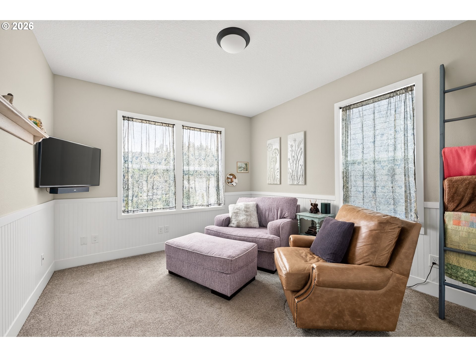 128 E TAYLOR DR