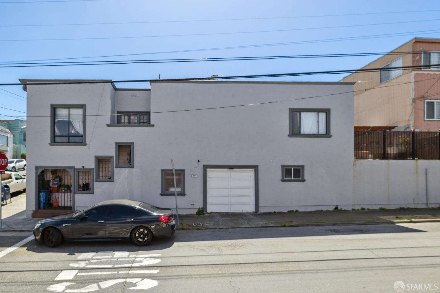 601 Lakeview Avenue