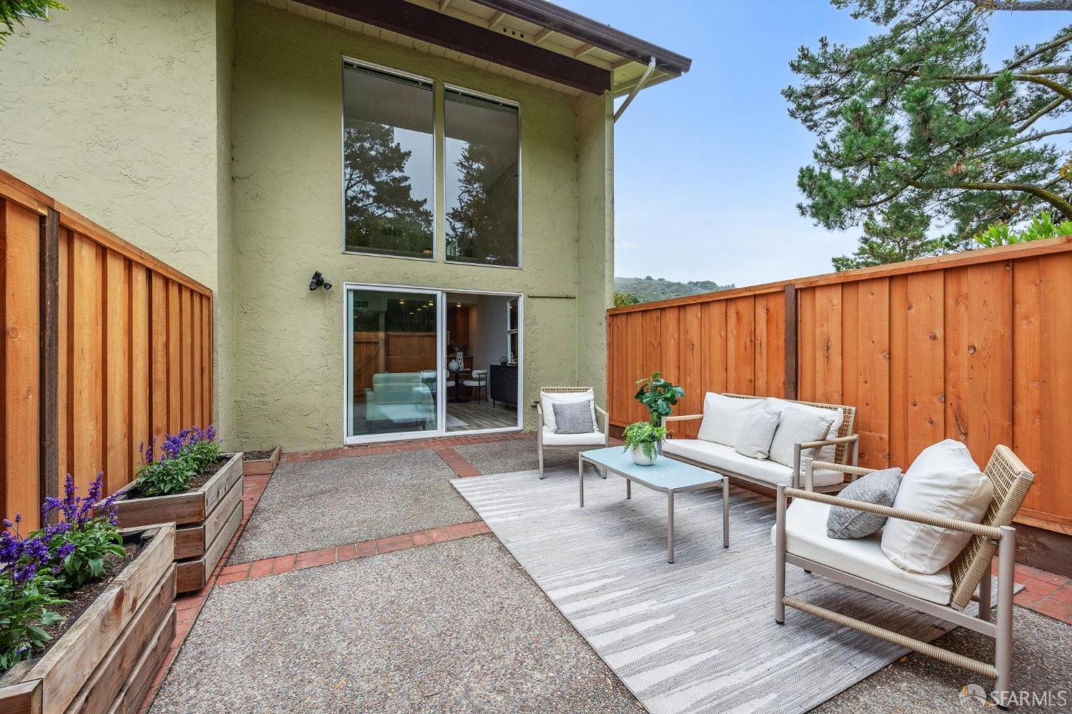 1099 Oddstad Boulevard