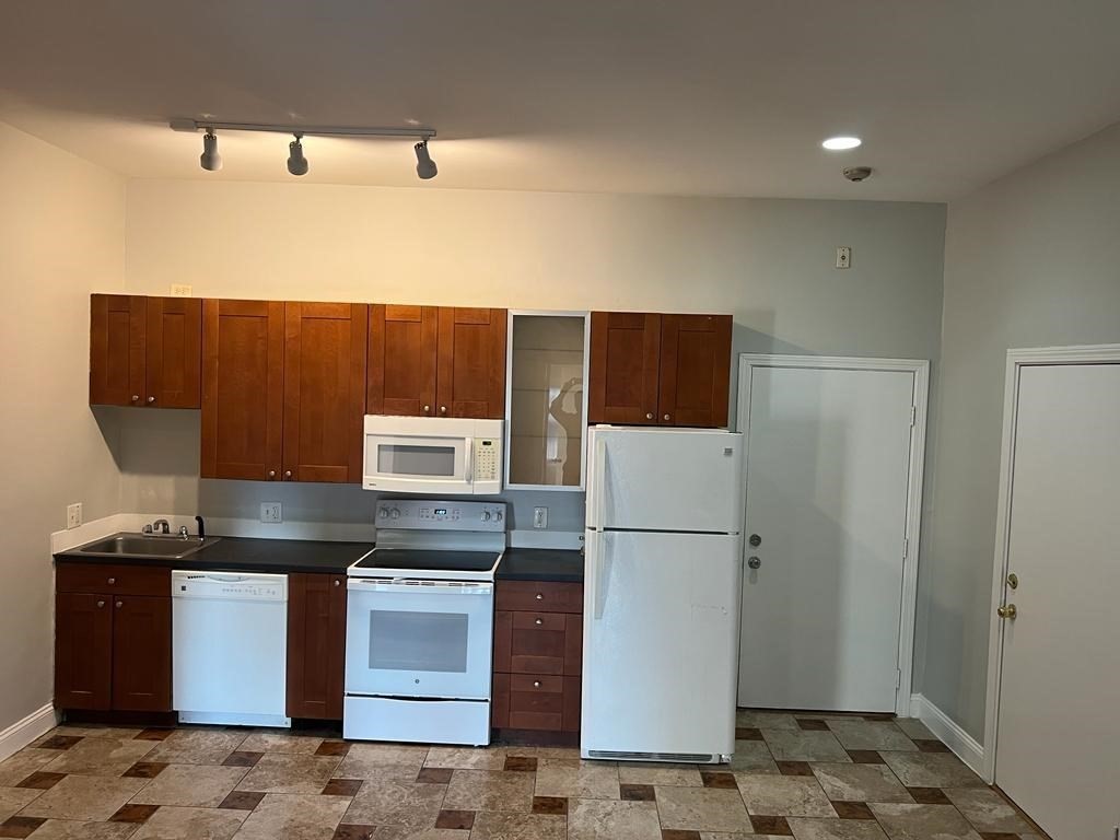 220 Broadway # 18